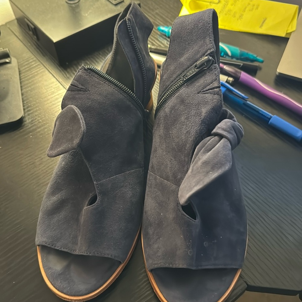 Bernando sandals